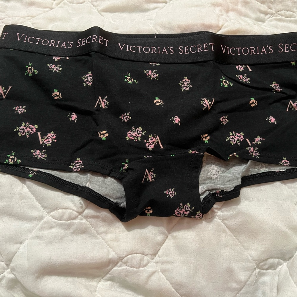 Victoria’s Secret Boy Short size Medium New with Tags